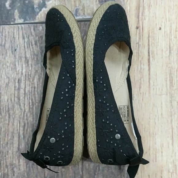 UGG Australia Girls K Tassy Eyelet Flat Slip On Shoes 1004022K Size 3 Black - Picture 5 of 7